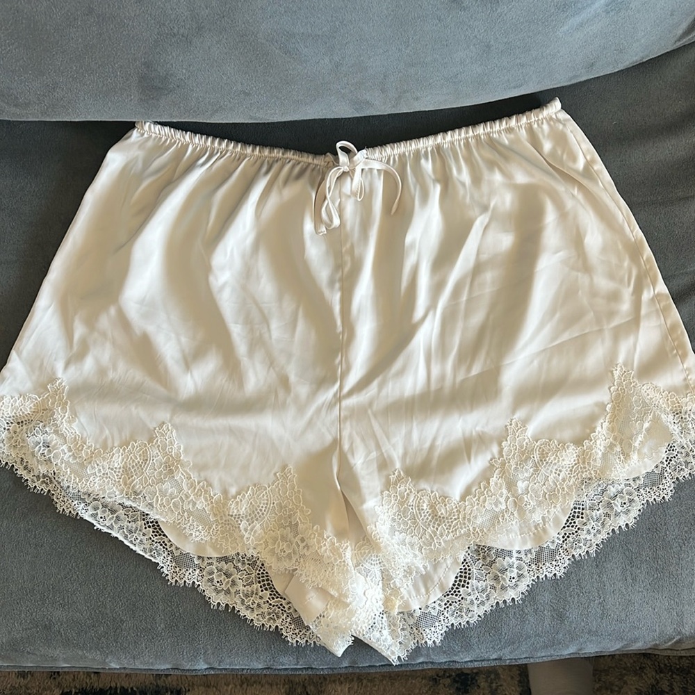 Abercrombie satin lace pj shorts - size large
